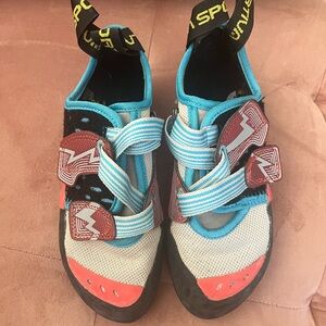 La Sportiva Oxygym Women’s climbing shoes. Size 5.5 (36.5) Worn about 5 times.